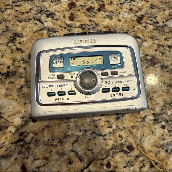 Aiwa HS-TX591 portable AM/FM radio and cassette player - ONLY Radio Works - Picture 1 of 6